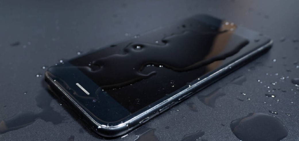 How to Handle Water-Damaged Phones Without Overpromising